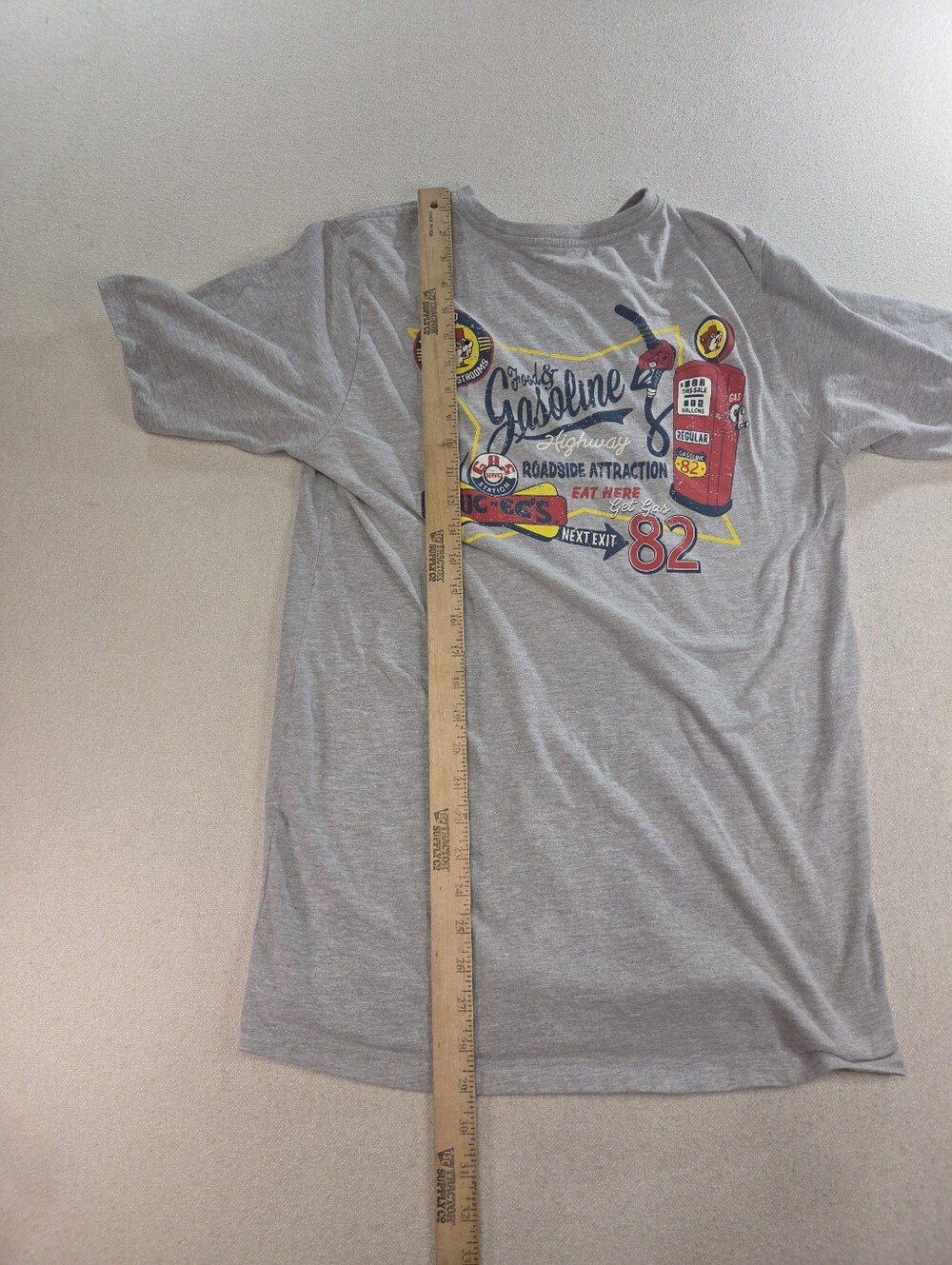 Buc-ee's Shirt Mens M Gray Food & Gasoline Highway 82 Gas Station - Picture 4 of 7